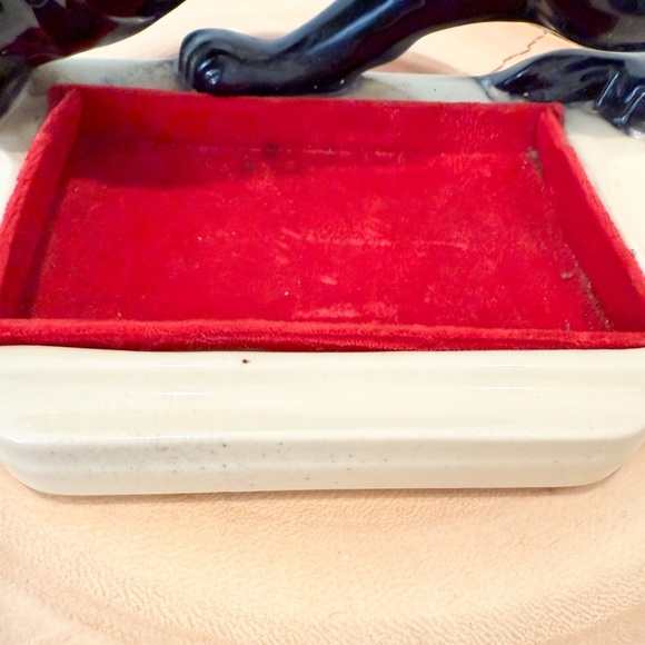 Vintage Mid-Century Black Pottery Lion Valet on Ceramic Ivory Base - Picture 6 of 8